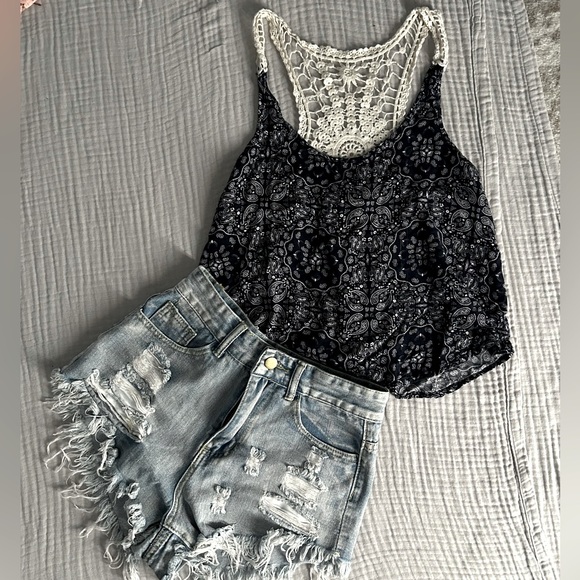 Rue21 Tops - Rue 21 floral crochet flowy crop top